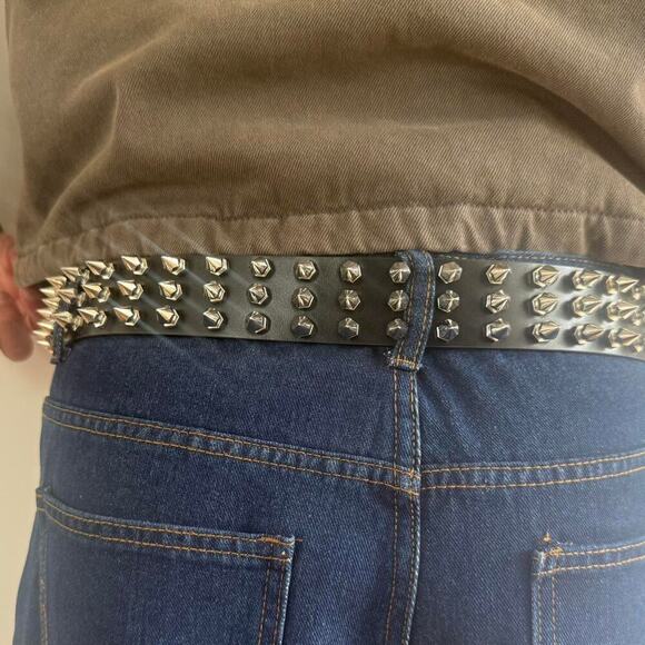 Y2K Black Leather Punk Belt with Silver Studs - Picture 4 of 8